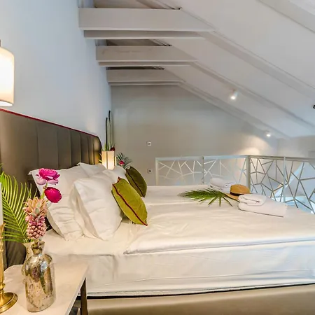 Ghisi Apartment